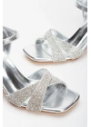 Kadın Gümüş Metalik Şık Parlak Taşlarla Bezenmiş Kedigözü Detaylı Kalın Topuklu Abiye Ayakkabı