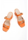 Kadın Turuncu Suni Deri Cilt Kalın Topuklu Şık Toka Detaylı Rahat Terlik