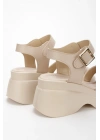 Kadın Bej Suni Deri CiltTek Bant Detaylı Cırt Cırtlı Dolgu Tabanlı Şık Yazlık Ayakkabı