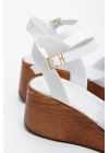 Kadın Beyaz Suni Deri Cilt Kedi Gözü Detaylı Arka Açık Dolgu Tabanlı Şık Yazlık Ayakkabı