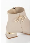 Kadın Bej Sivri Burunlu Galvaniz Kalın Topuklu Şık Fiyonk Detaylı Rahat Kışlık Bot