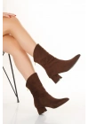 Kadın Kahve Süet Sivri Burunlu Körüklü Kalın Topuklu Arkadan Fermuarlı Rahat ve Şık Bot