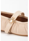 Kadın Bej Pileli Düz Topuklu Şık Toka Detaylı Rahat Babet Ayakkabı