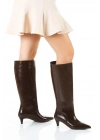 Kadın Kahverengi Rugan Sivri Burunlu Baldır Kısmı Geniş Fermuarsız Çekme Çizme