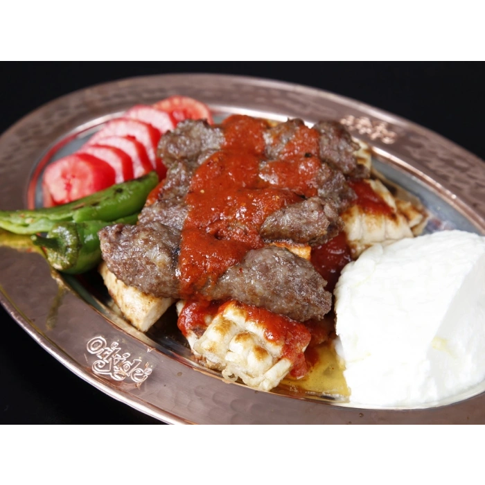 DOMATES SOSLU ŞİŞ KÖFTE
