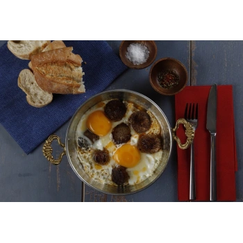 Sahanda Yumurta - Kasap Sucuklu