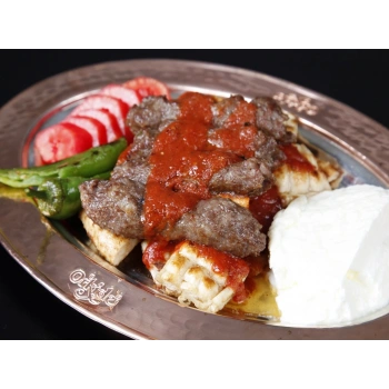 DOMATES SOSLU ŞİŞ KÖFTE