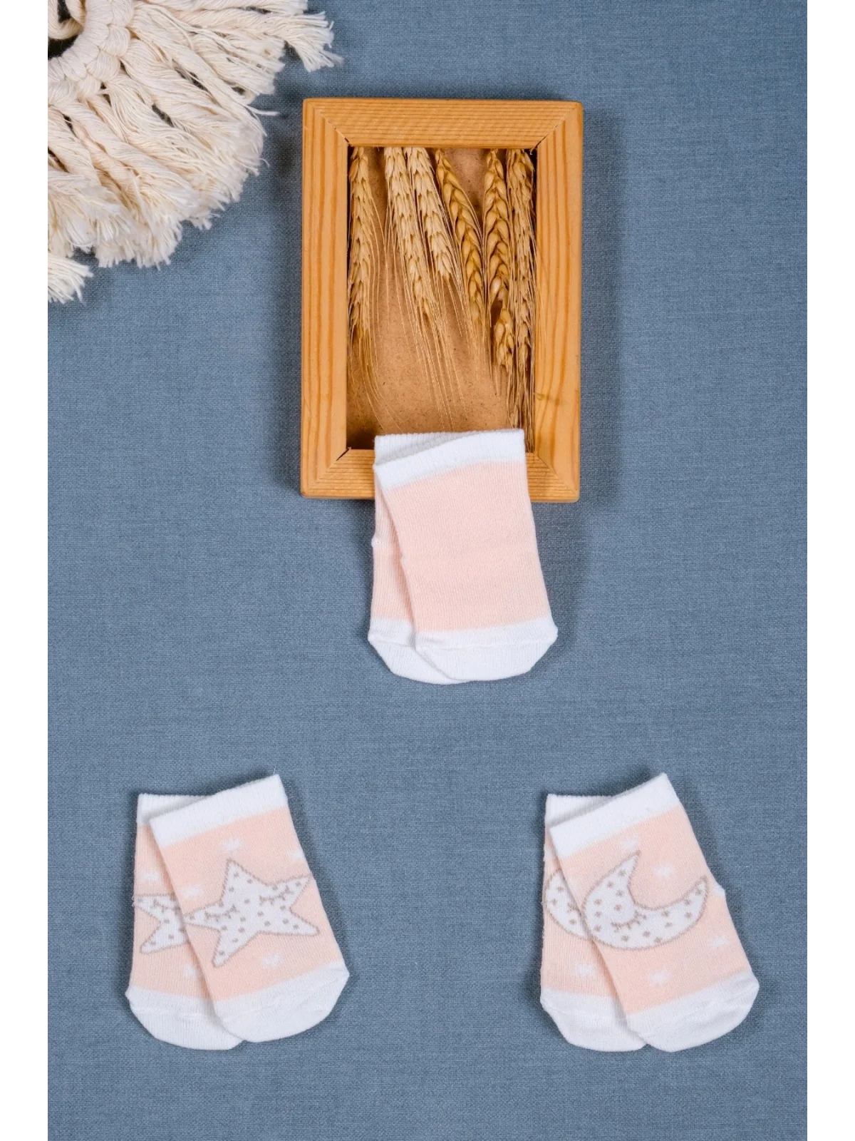 Cocole Socks Kız Bebek Soket Çorabı 3’lü Set – Pamuklu Somon Ay & Yıldız Desenli