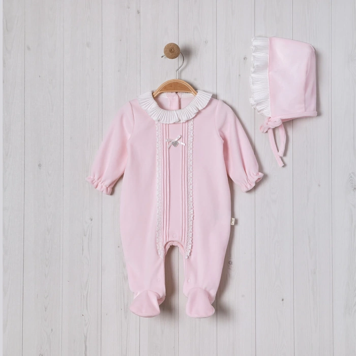 NERVÜRLÜ YAKASI FIRFIRLI ŞAPKALI BEBE KIZ TULUM