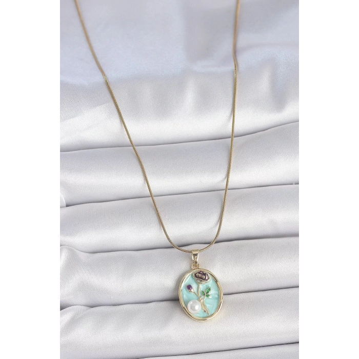 316L Çelik Gold Renk Zincir Mavi Çiçek İşlemeli İnci Detay Portre Model Kadın Kolye