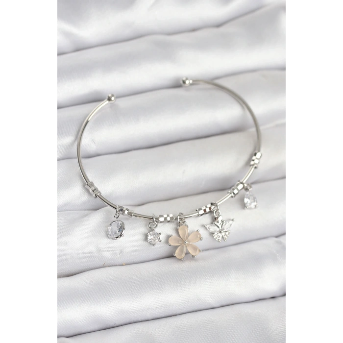 Çiçek ve Kelebek Charmlı Gümüş Renk Pirinç Kadın Bileklik