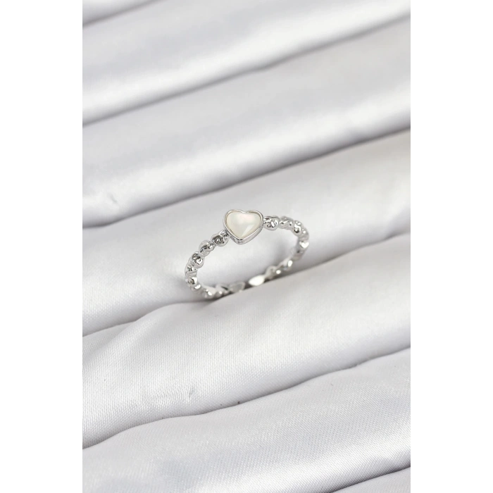 Pirinç Gümüş Renk Kalpli Model Kadın Yüzük