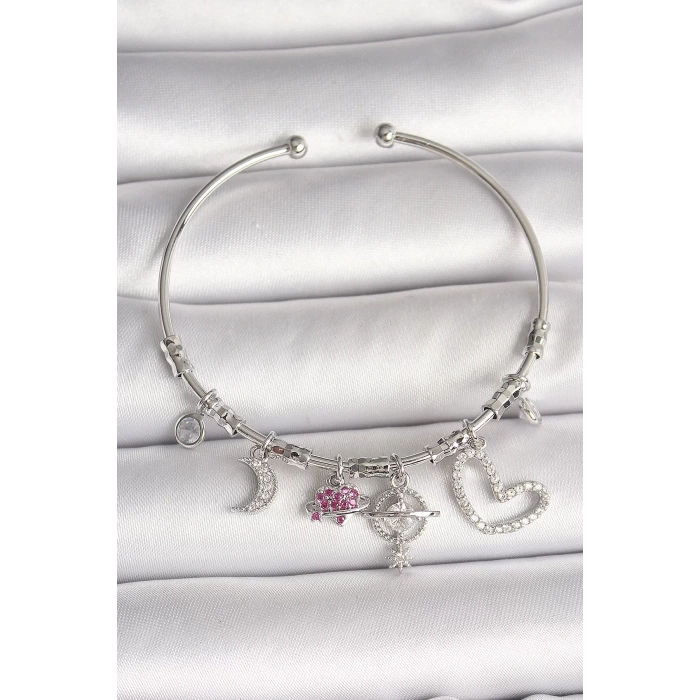 Pirinç Gümüş Renk Sallantı Zirkon Taşlı Gezegen Figür Kalp Detay Charm Kadın Bileklik