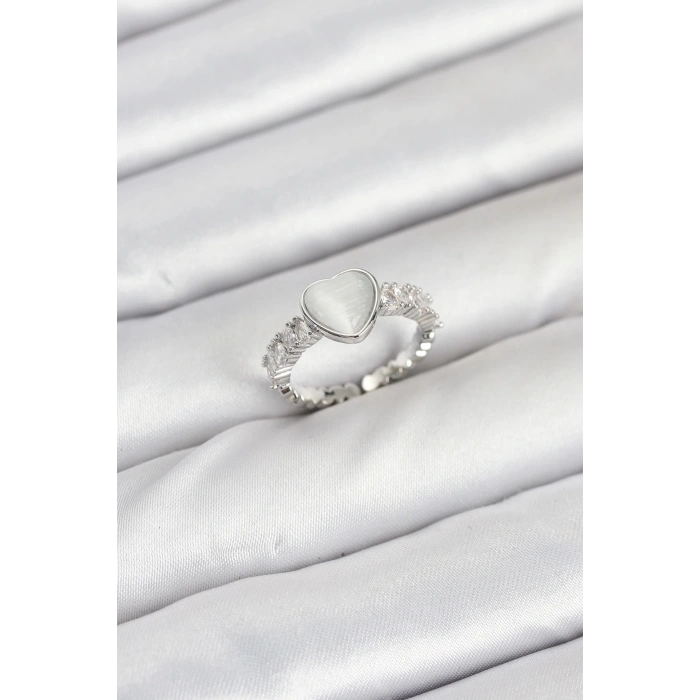 Pirinç Gümüş Renk Zirkon Taşlı Kalpli Kadın Yüzük