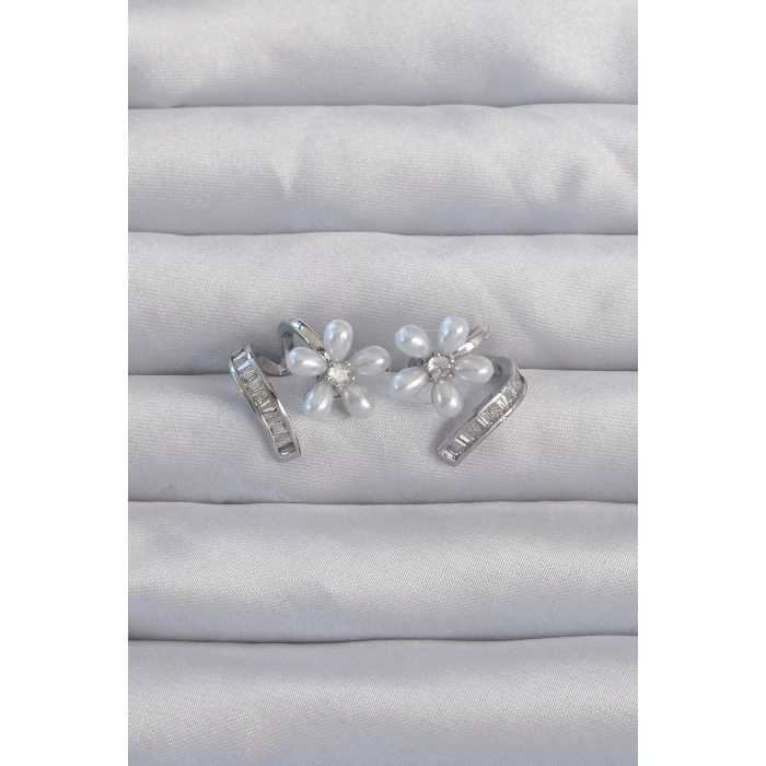 Pirinç Gümüş Renk Zirkon Taşlı Kıvrımlı İnci Çiçek Küpe