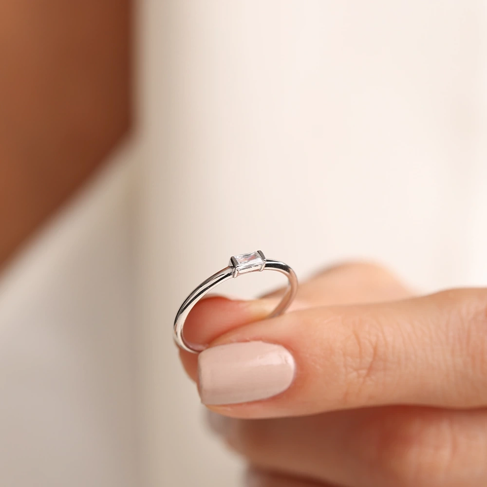 0.10 CT Beyaz Topaz & Baget Yüzük