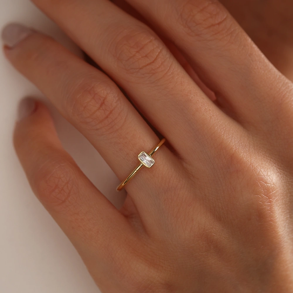 0.10 CT Beyaz Topaz & Baget Yüzük