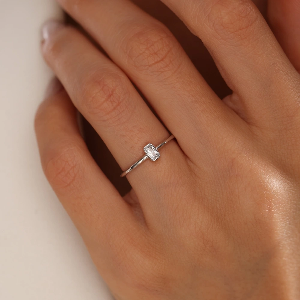 0.10 CT Beyaz Topaz & Baget Yüzük