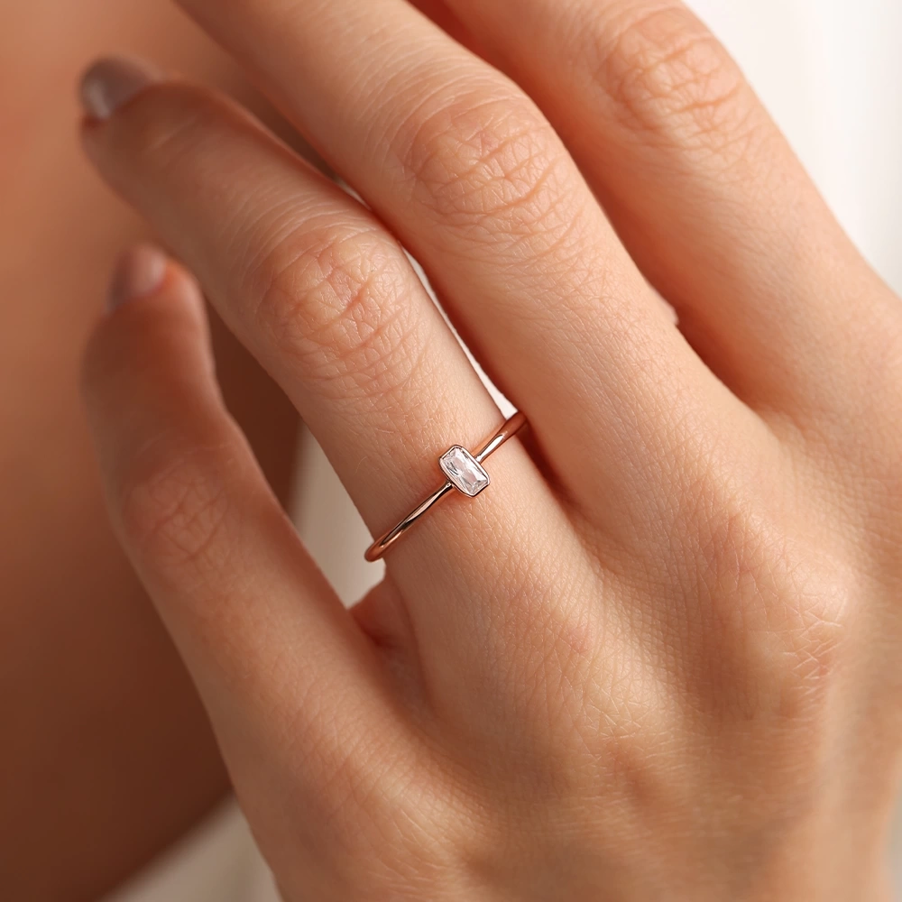 0.10 CT Beyaz Topaz & Baget Yüzük