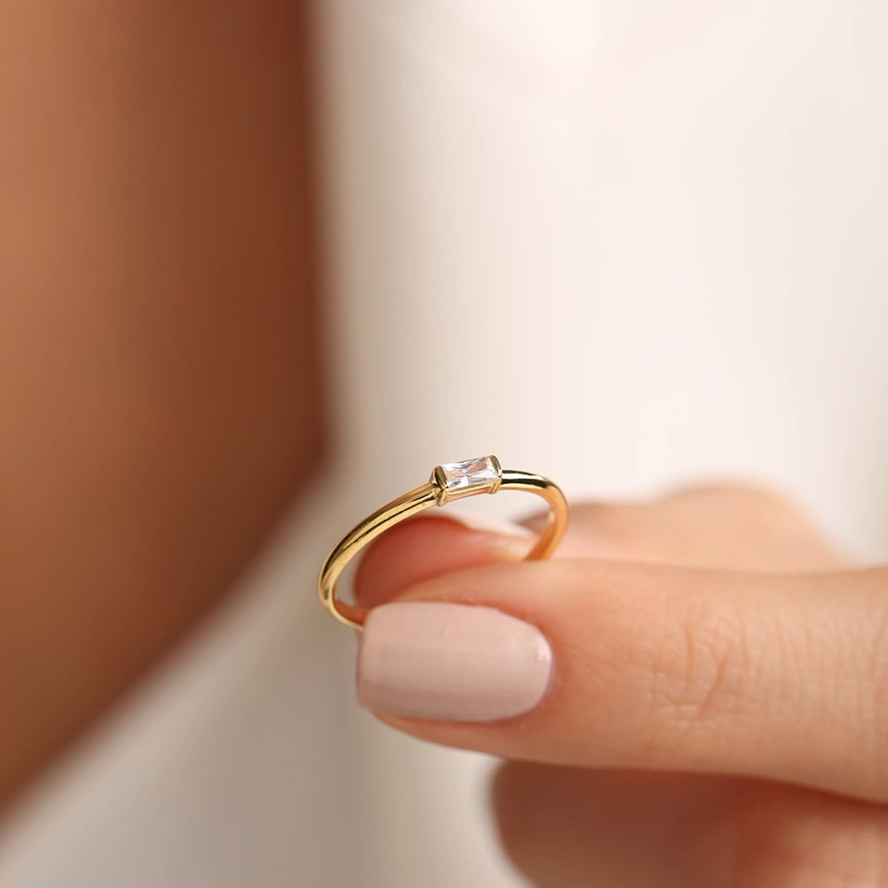 0.10 CT Beyaz Topaz & Baget Yüzük