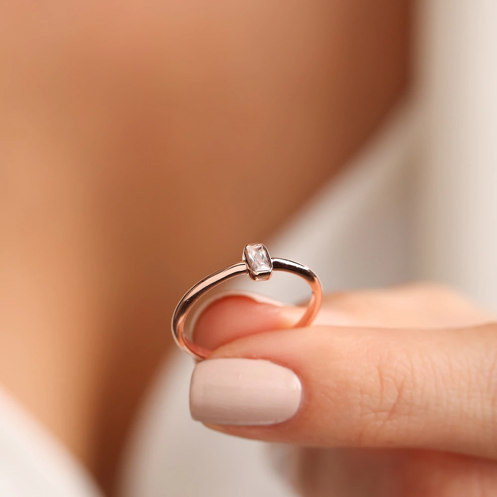 0.10 CT Beyaz Topaz & Baget Yüzük