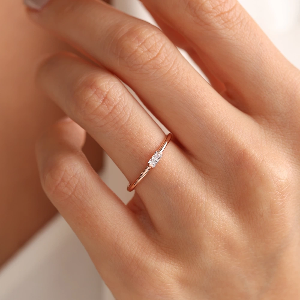 0.10 CT Beyaz Topaz & Baget Yüzük