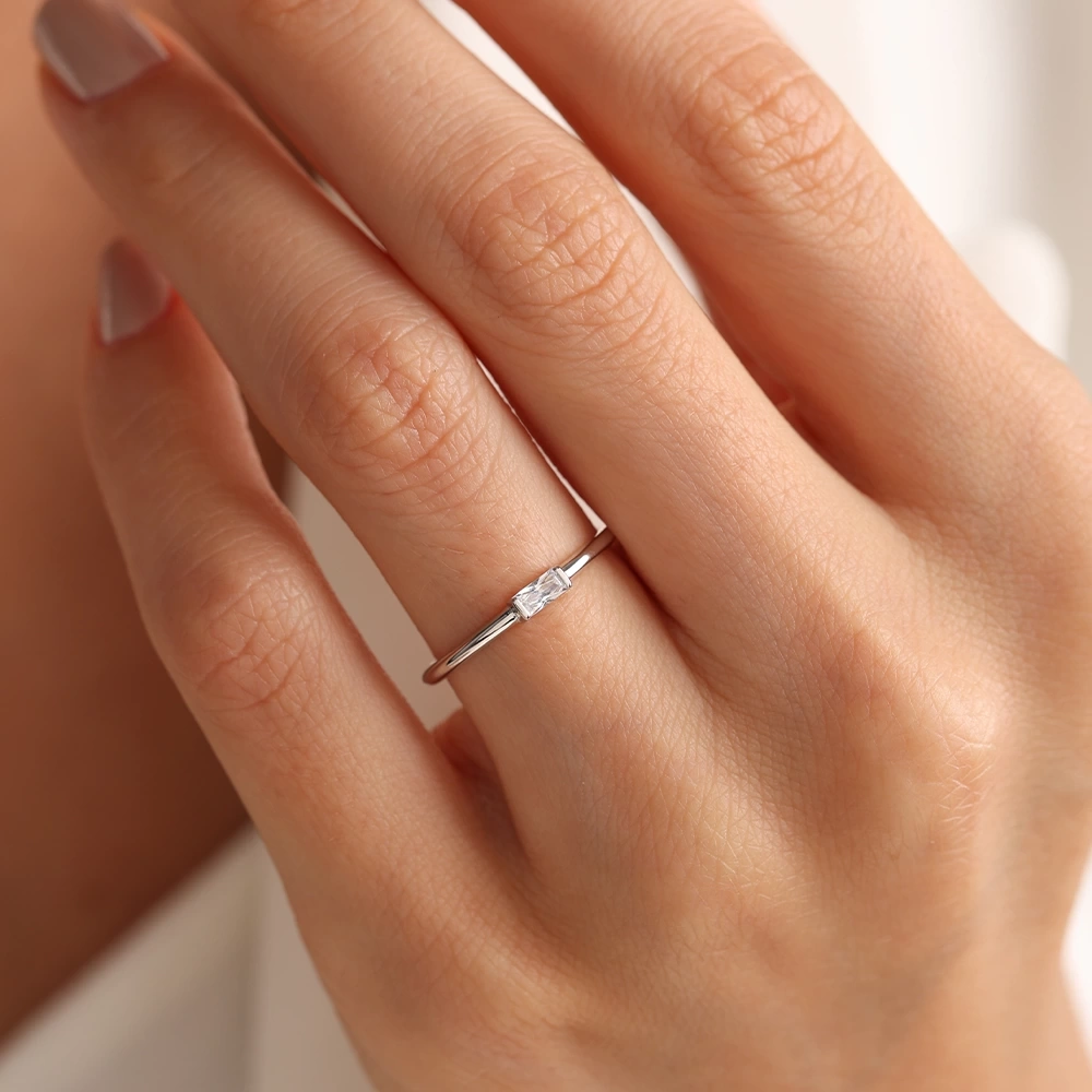 0.10 CT Beyaz Topaz & Baget Yüzük