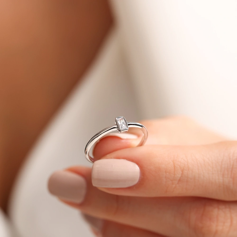 0.10 CT Beyaz Topaz & Baget Yüzük