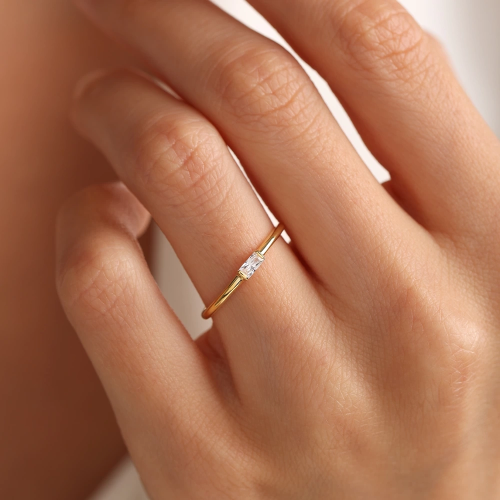 0.10 CT Beyaz Topaz & Baget Yüzük