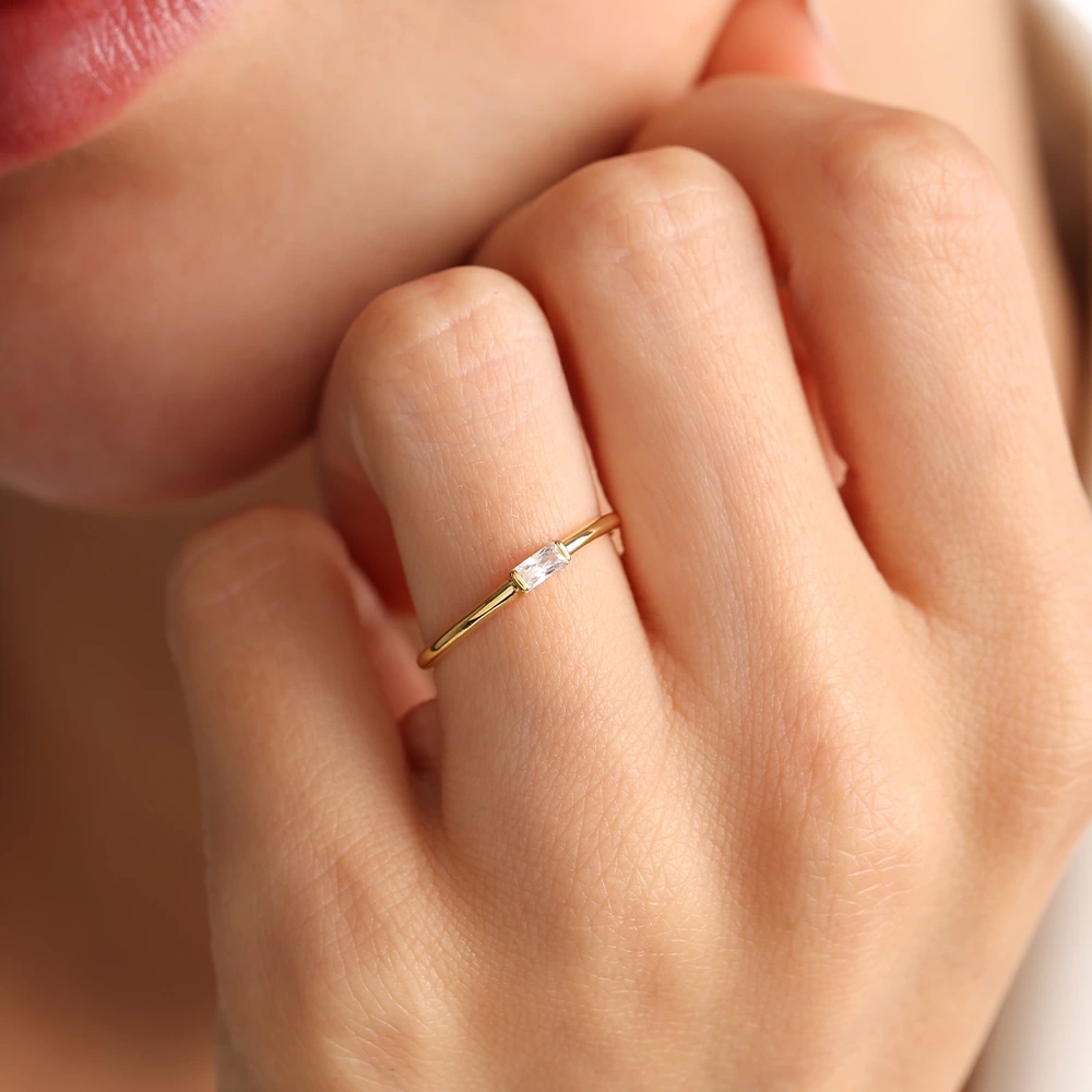 0.10 CT Beyaz Topaz & Baget Yüzük