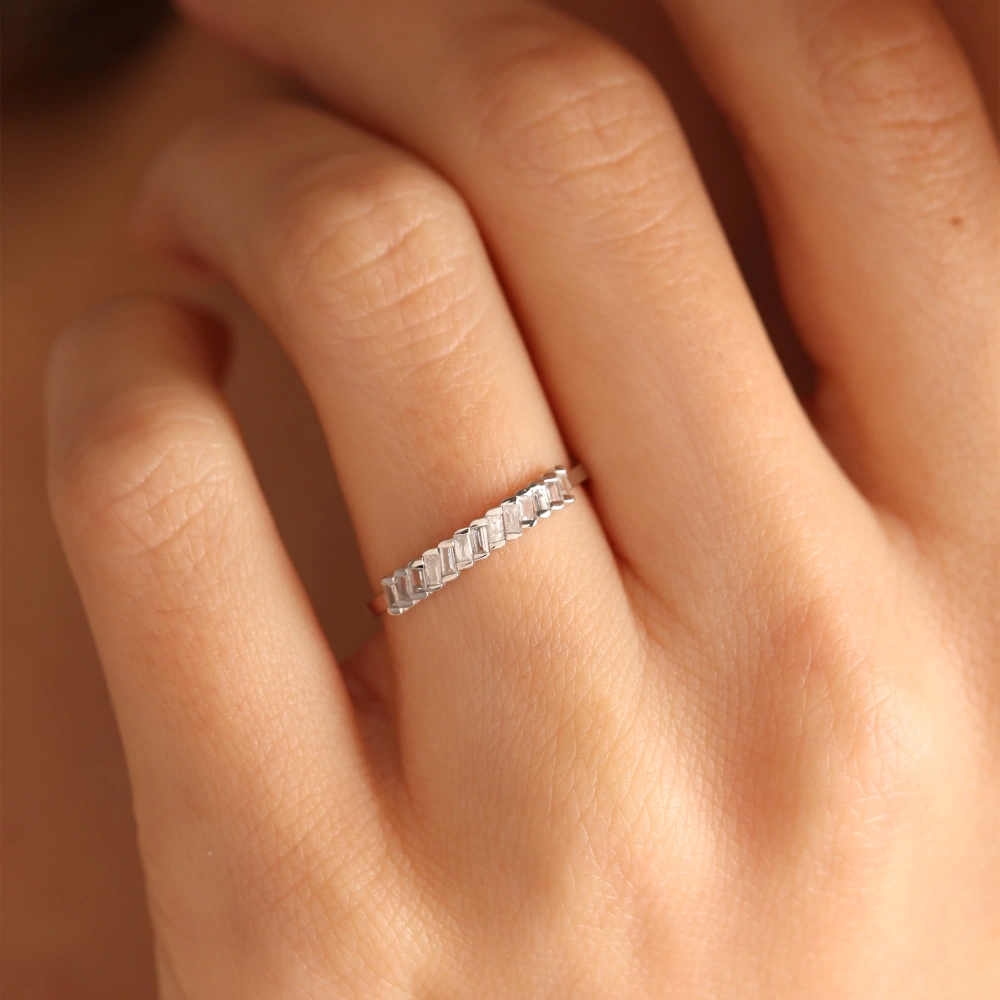 0.17 CT Yarımtur Baget Pırlanta Yüzük