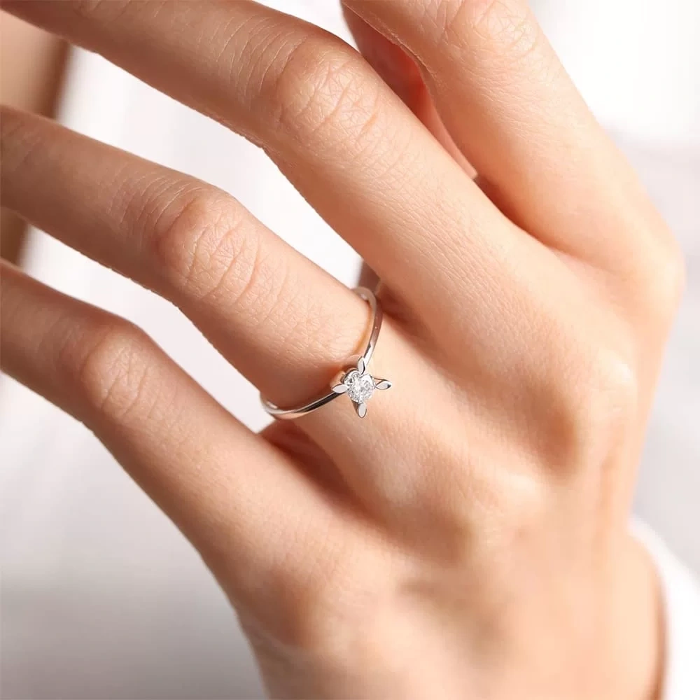 0.20 CT Markiz Tırnak Pırlanta Tektaş