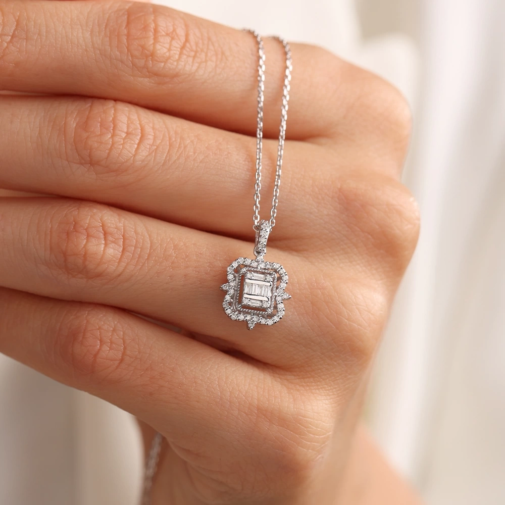 0.25 CT Pırlanta Baget Kolye