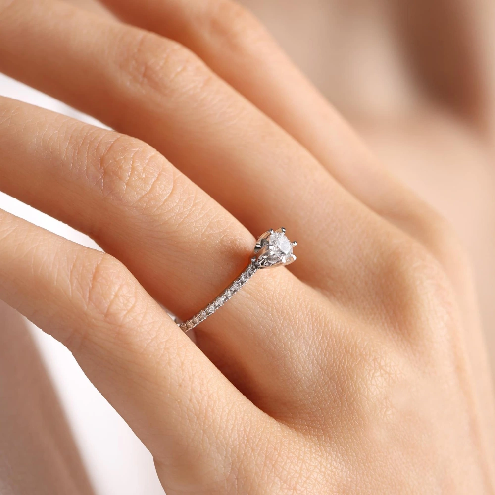 0.50 CT Altı Tırnaklı Tektaş Pırlanta Yüzük