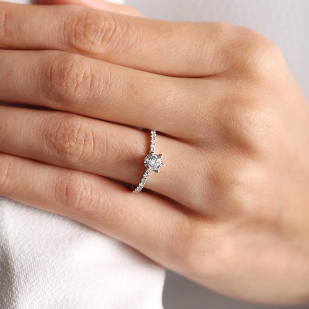 0.50 CT Altı Tırnaklı Tektaş Pırlanta Yüzük