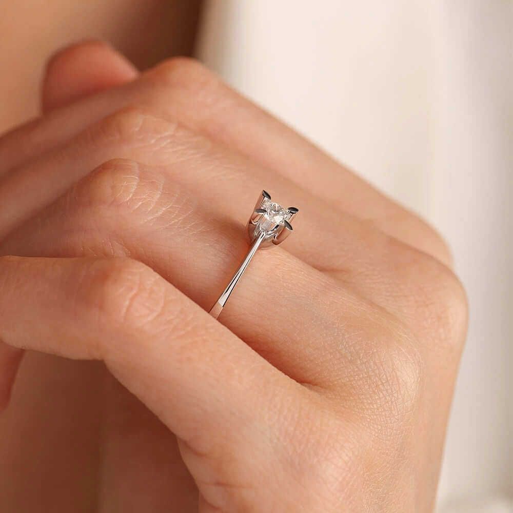 0.30 CT Tektaş Yüzük