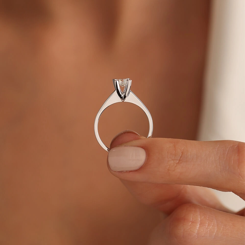 0.30 CT Tektaş Yüzük