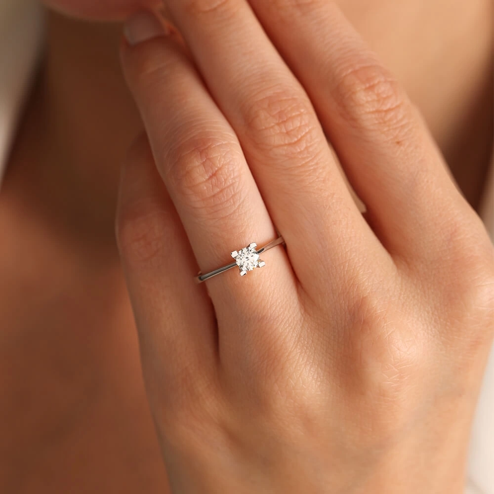 0.30 CT Takoz Tektaş Yüzük