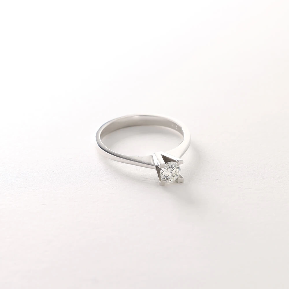 0.30 CT Takoz Tektaş Yüzük