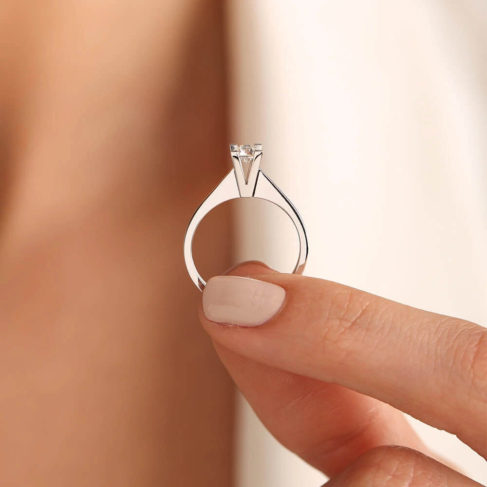 0.30 CT Takoz Tektaş Yüzük