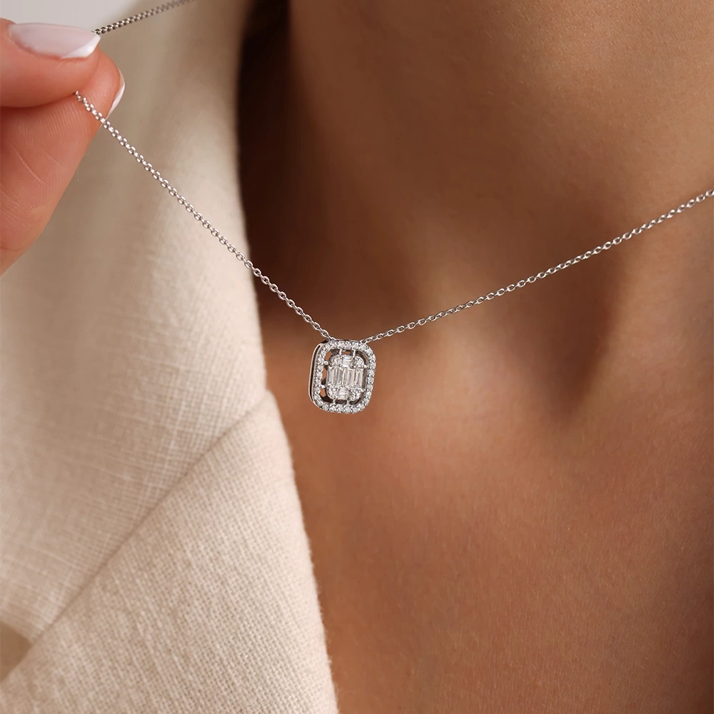 0.32 CT Baget Pırlanta Kolye