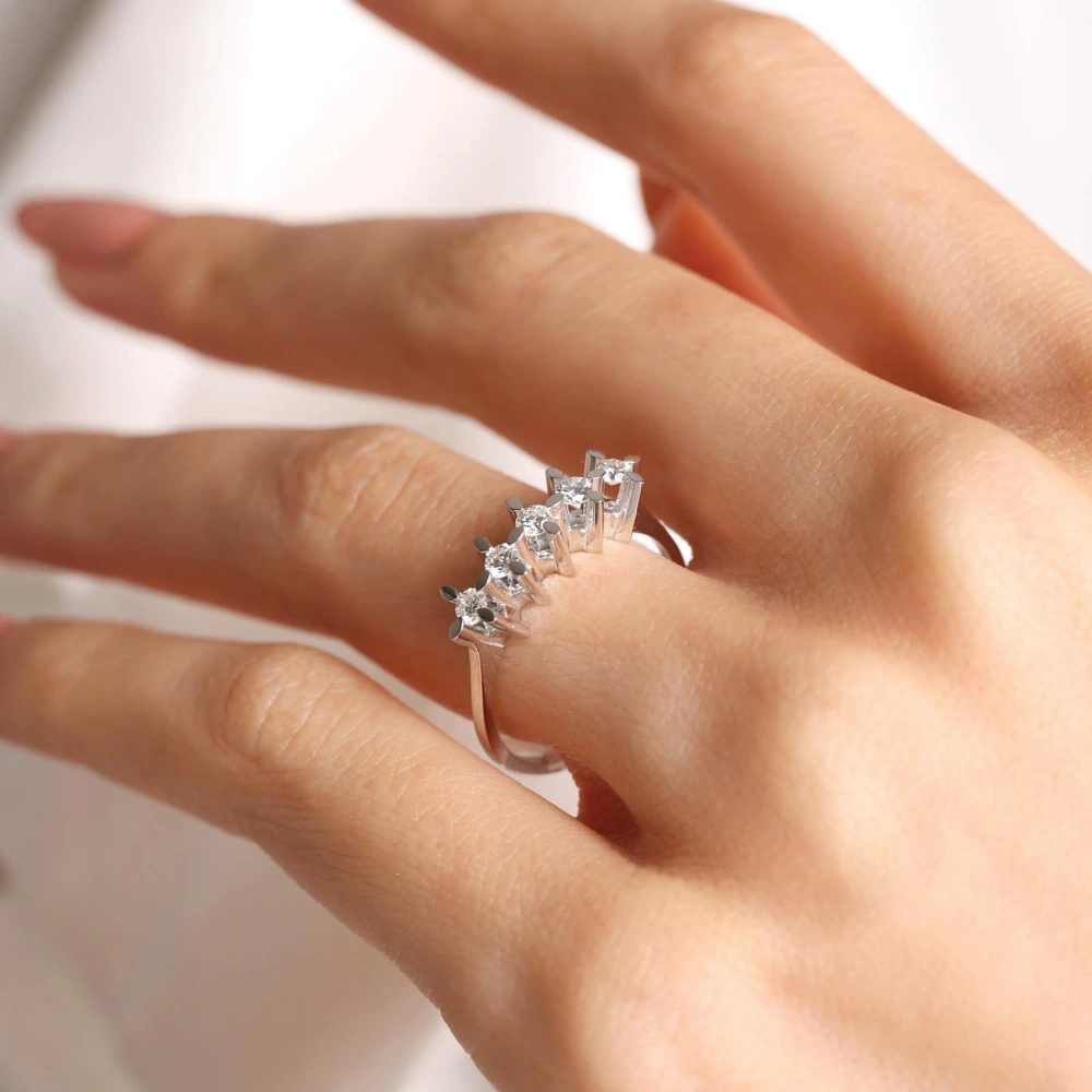 0.35 CT Badem Tırnak Pırlanta Beştaş