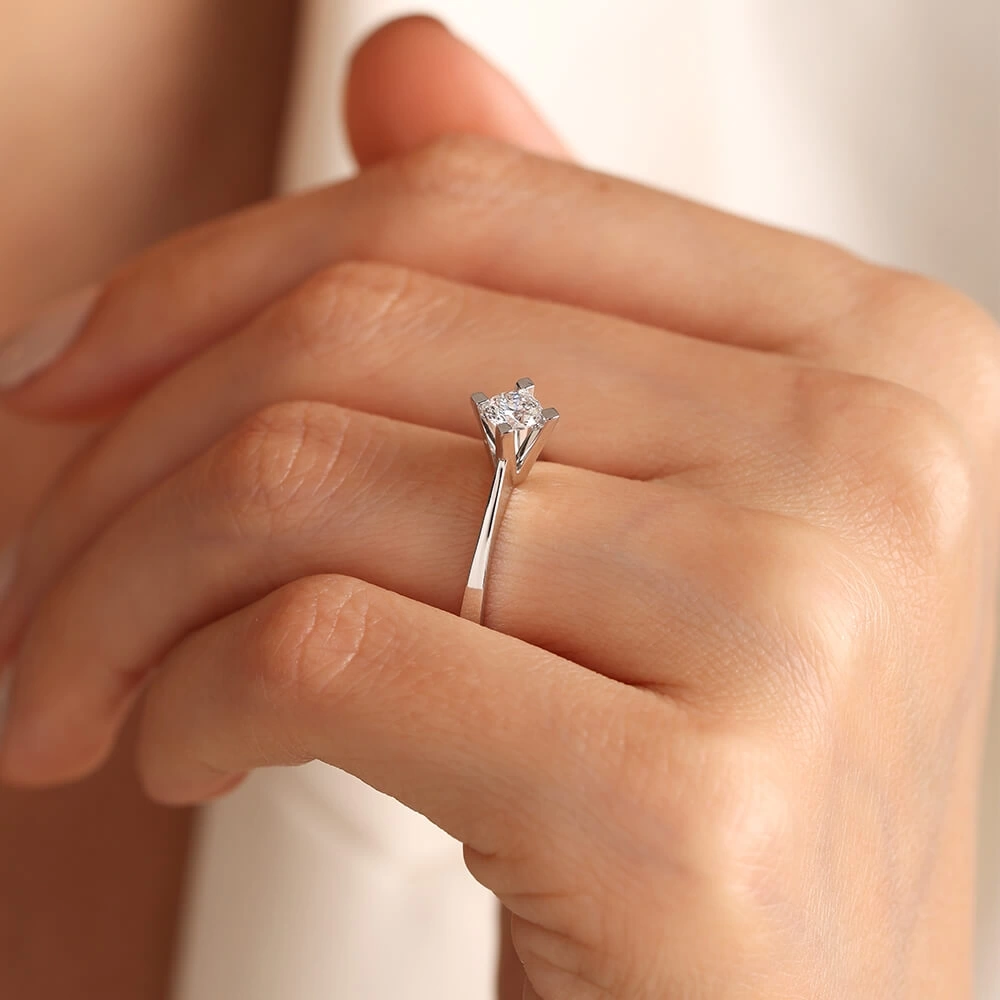 0.40 CT Çapraz Pırlanta Tektaş