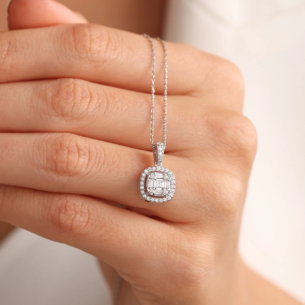 0.40 CT Pırlanta Baget Kolye