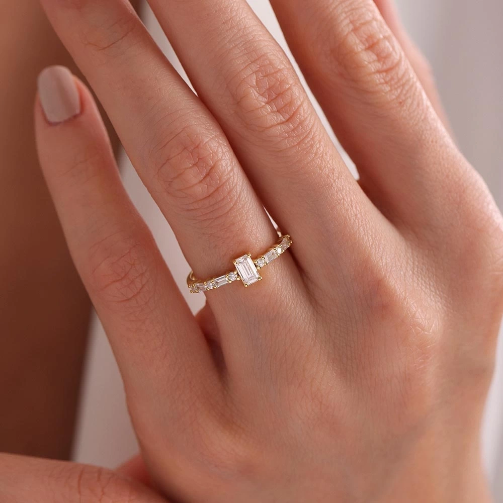 0.45 CT Emerald & Baget Pırlanta Yüzük