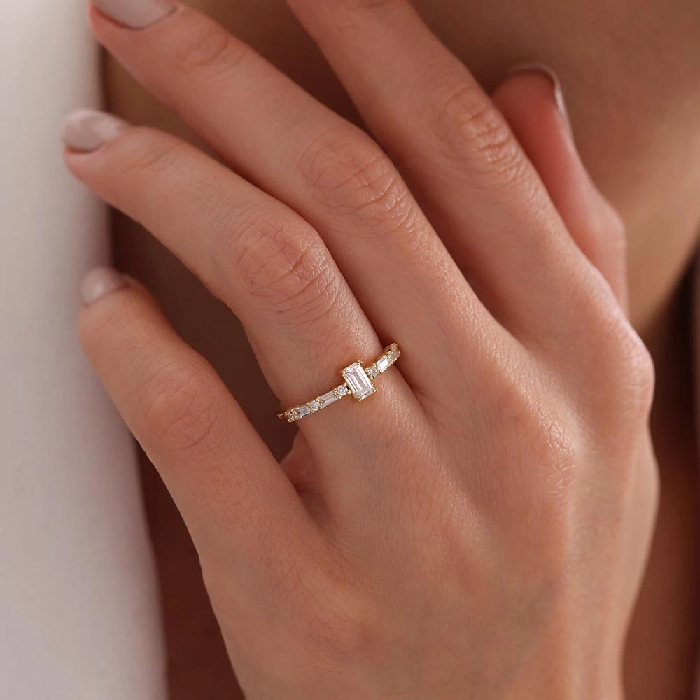 0.45 CT Emerald & Baget Pırlanta Yüzük