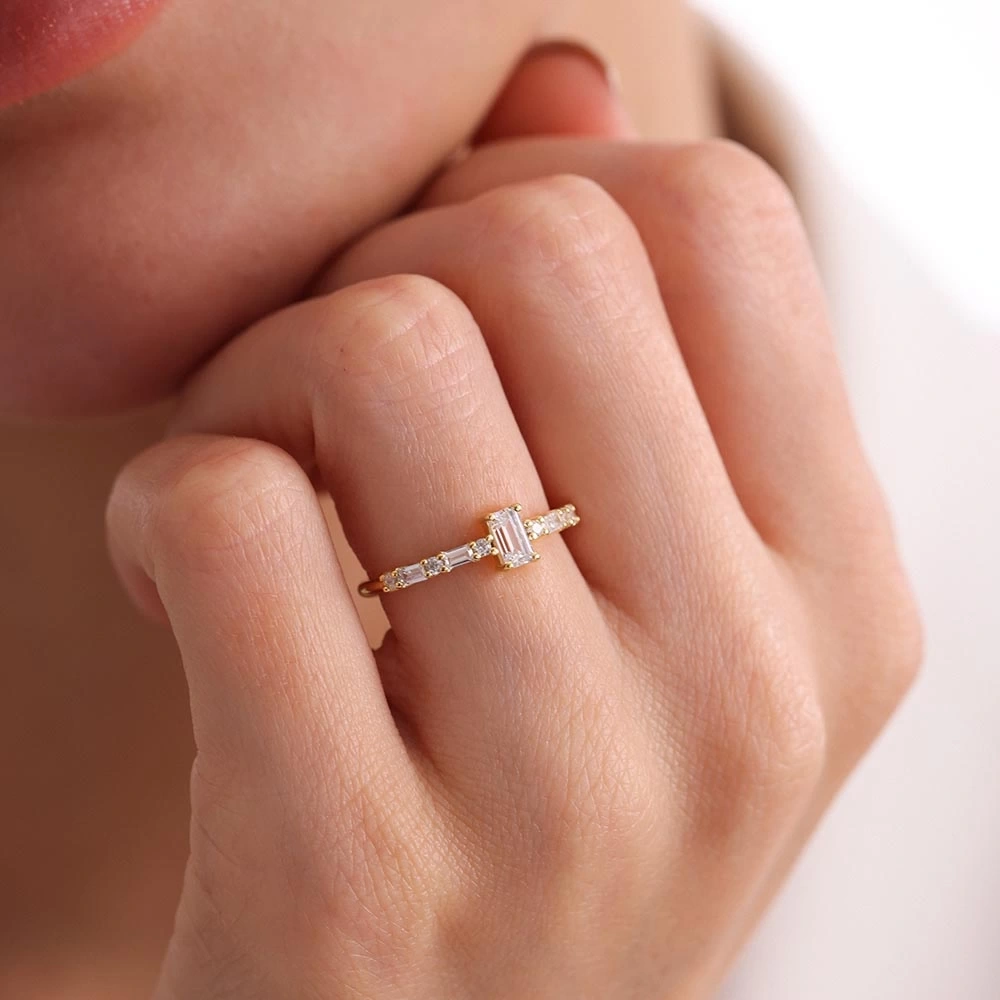 0.45 CT Emerald & Baget Pırlanta Yüzük