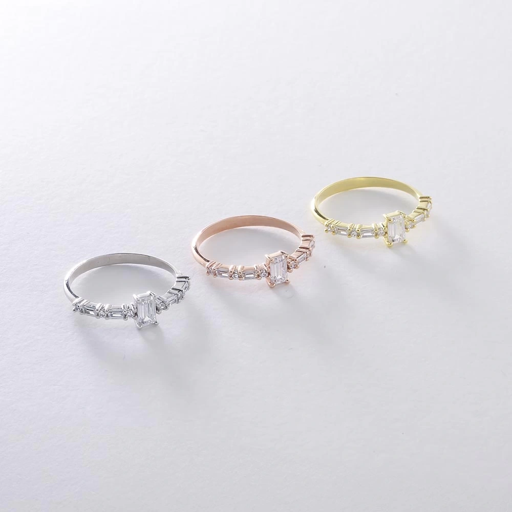 0.45 CT Emerald & Baget Pırlanta Yüzük