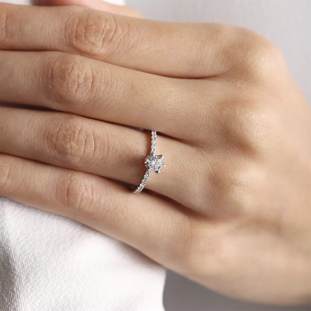 0.30 CT Altı Tırnaklı Tasarım Pırlanta Tektaş Yüzük