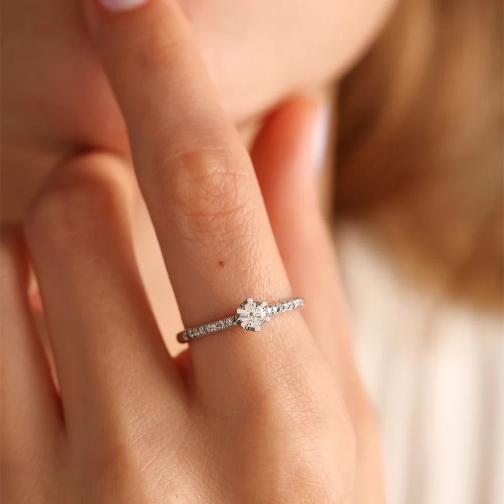 0.30 CT Altı Tırnaklı Tasarım Pırlanta Tektaş Yüzük